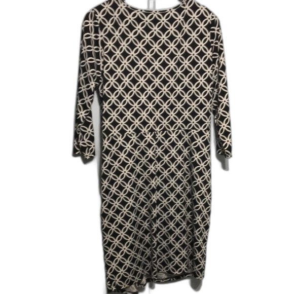 Chainlink Pattern Ruched Front 3/4 Sleeve Dress - Picture 4 of 6